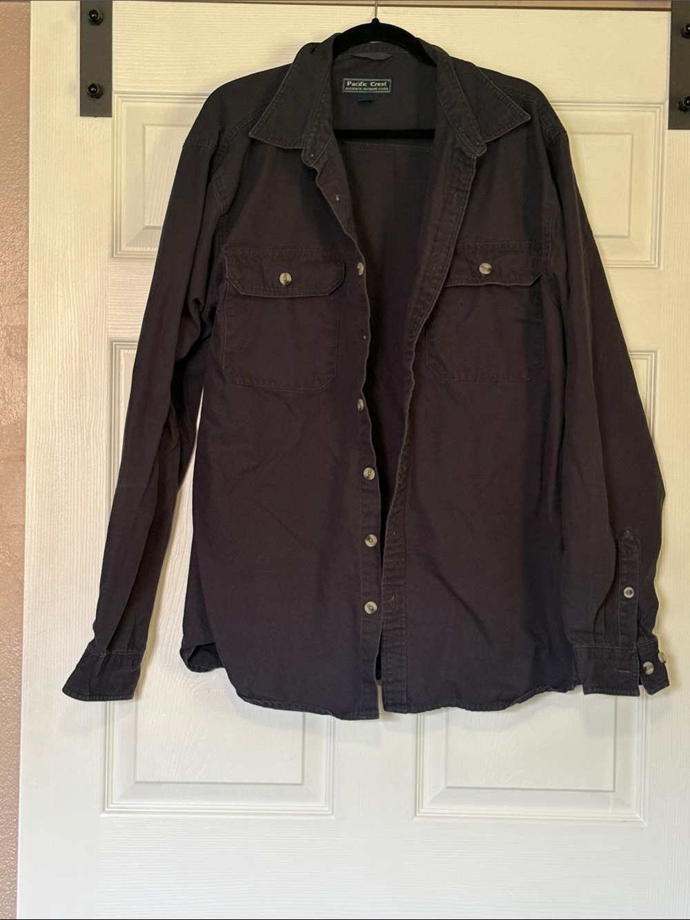 Men’s Casual Long-Sleeve Button-Down Shirt in navy blue